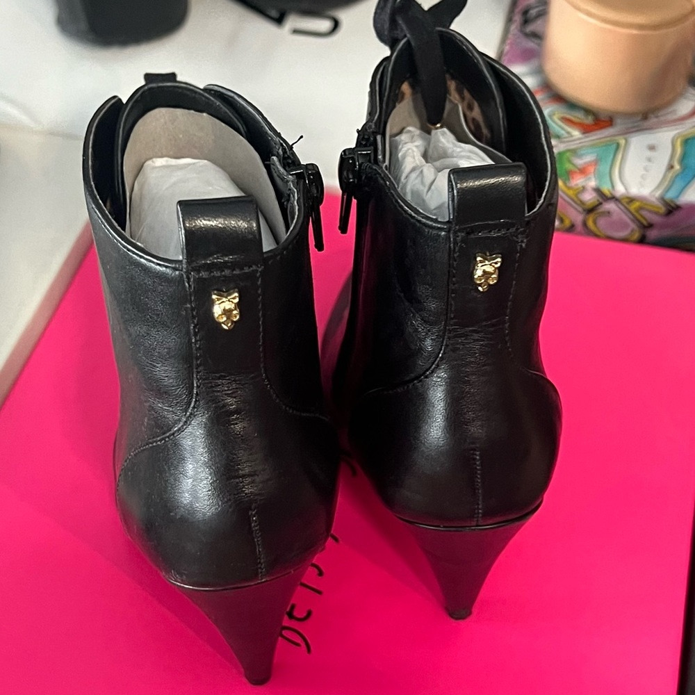 Betsy Johnson Black Heel Booties 5.5 - Picture 4 of 4